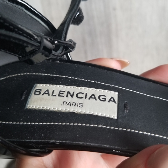 **SOLD elsewhere** black Balenciaga patent pumps - Picture 9 of 9